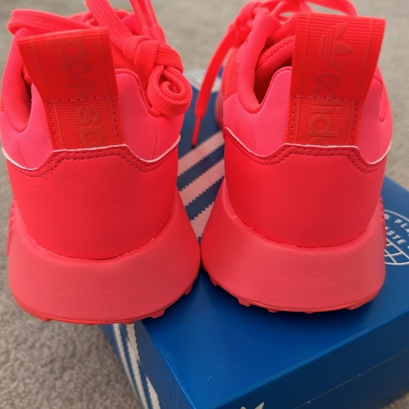 🆕 ADIDAS Multixj  Big Kid 'Turbo' GX2223,
Boys 6/ Women's 7.5 - Picture 2 of 4